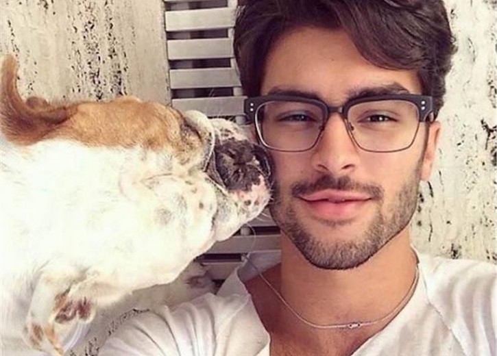 21205453_3hotdudedogs.limghandler