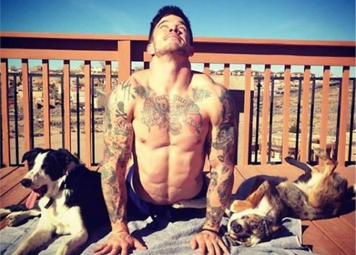 21205458_8hotdudedogs.limghandler