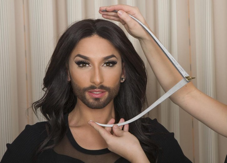gallery_mtw_conchita_wurst_sitting_5_bearbeitet-1