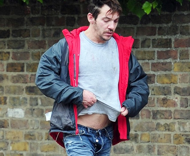28C61A0F00000578-3085247-Troubled_Jonathan_Rhys_Meyers_was_seen_drinking_vodka_in_a_Londo-a-13_1431873339172_6c819