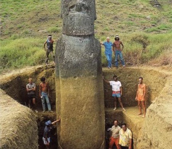 easter-island-statue-bodies-2