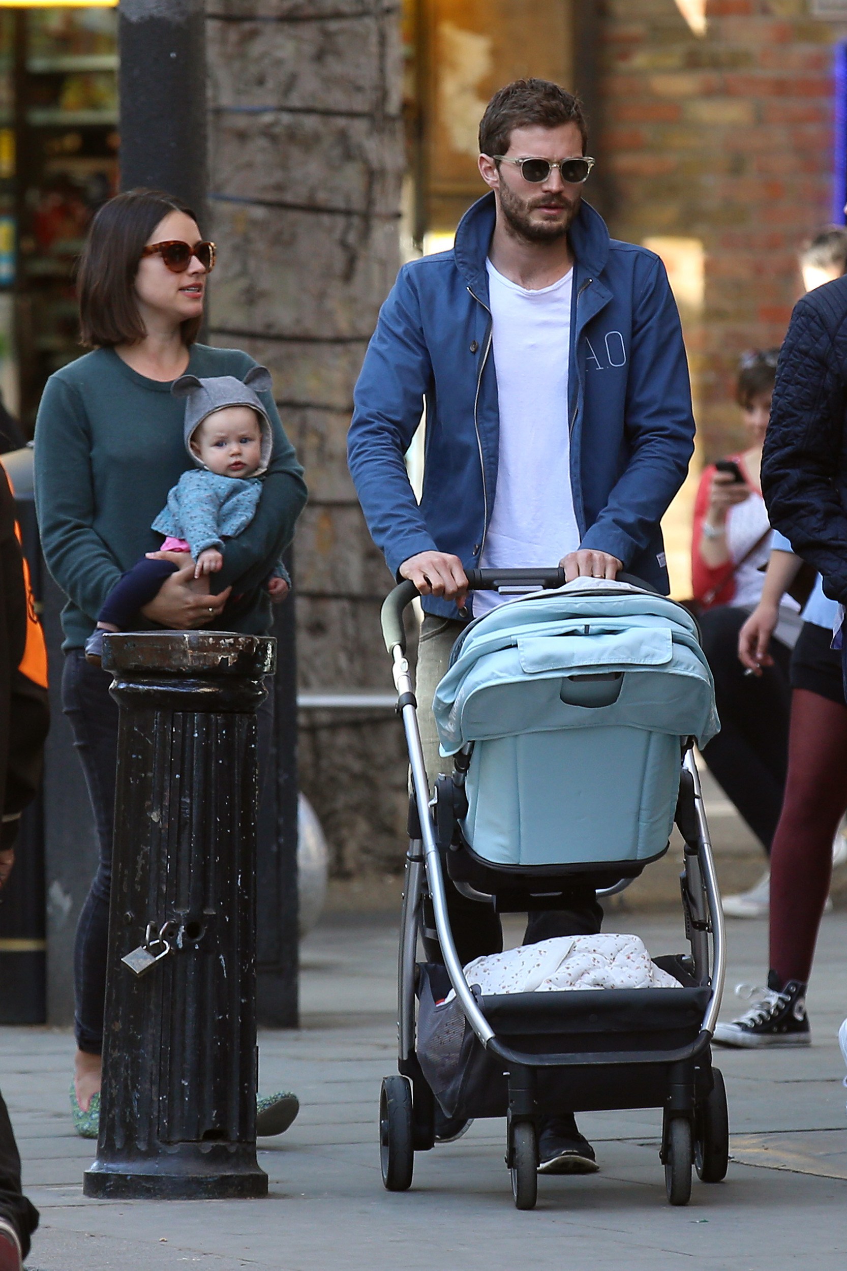 Με τη σύζυγο και την κόρη τους