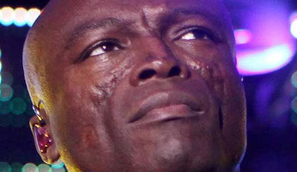 BAL HARBOUR, FL - MARCH 07:  Singer Seal performs live at Destination Fashion 2009 to benefit The Buoniconti Fund to Cure Paralysis at Bal Harbour Shoppes on March 7, 2009 in Bal Harbour, Florida  (Photo by Logan Fazio/WireImage) *** Local Caption *** Seal