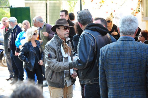 Η κηδεία του Κώστα Τσάκωνα στο νεκροταφείο της Αργυρούπολης.(Eurokinissi-ΝΙΚΟΛΟΠΟΥΛΟΣ ΑΝΤΩΝΗΣ)