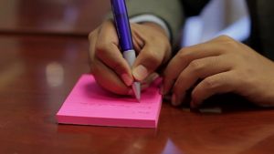 writing on post it