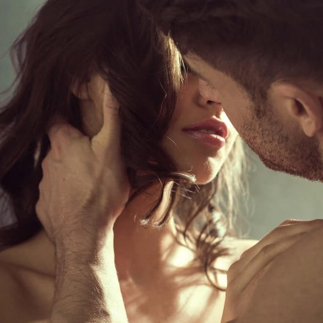 couple-kissing