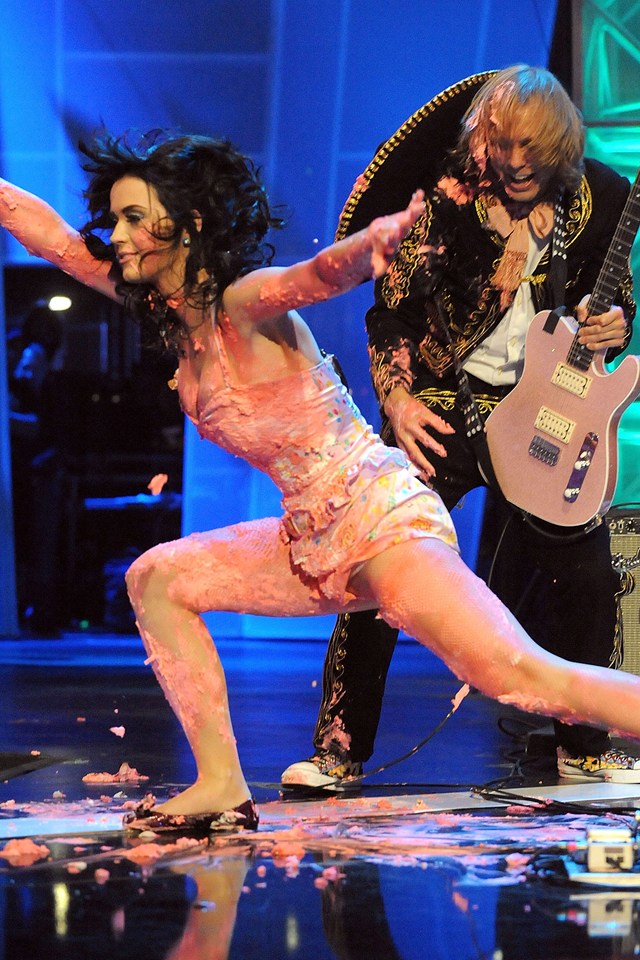 katy_perry_glamour_11sep14_pa_b_640x960