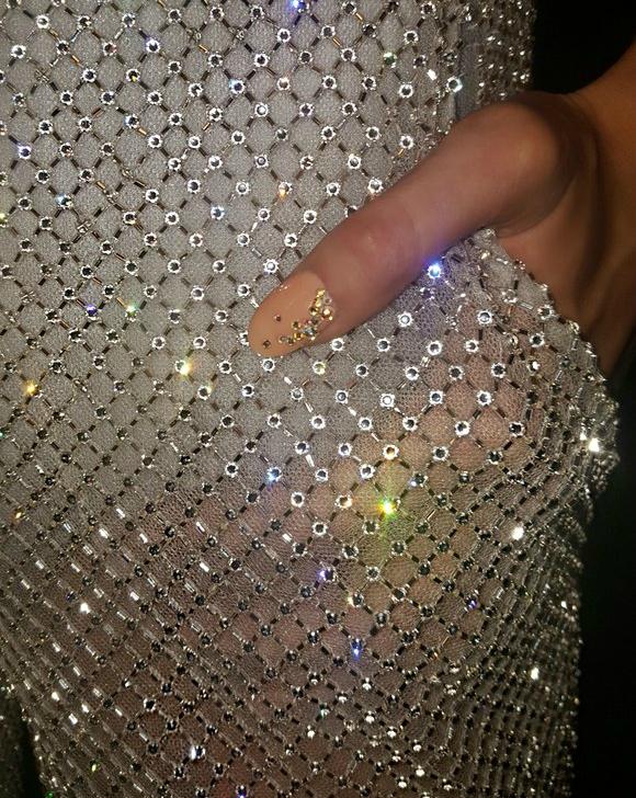 gigi hadid, manicure