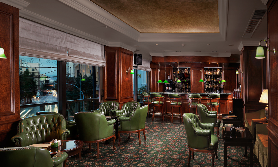 njv-athens-plaza-explorers-bar-1
