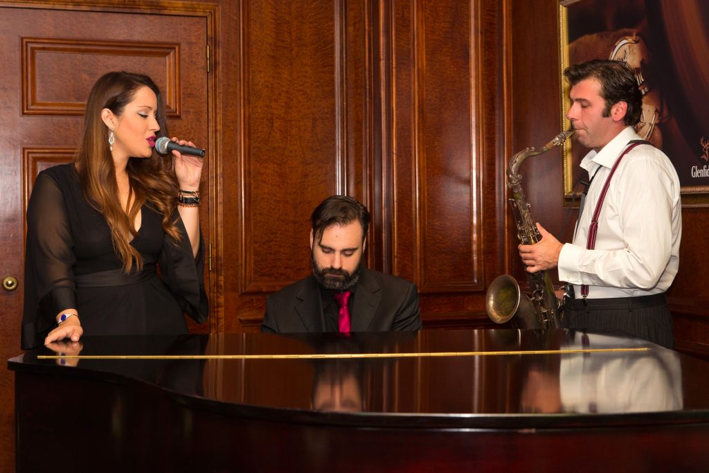 njv-athens-plaza-explorers-bar-3