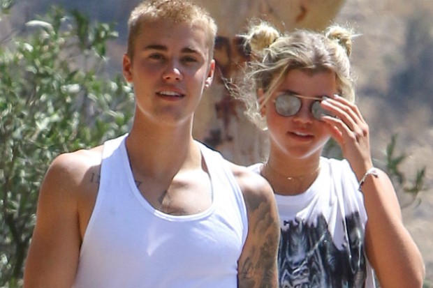 justin-bieber-sofia-richie-instagram-pics-620x413