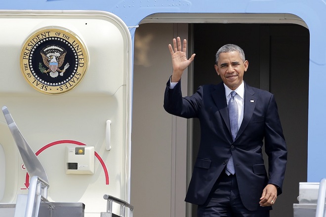US President Barack Obama waves as he disembarks Air Force One upon his arrival at the AGES Aviation Center in Pasay City, south of Manila, Philippines, 28 April 2014. US President Barack Obama arrived in the Philippines on the last leg of a four-nation Asian tour to push his administration's pivot to the region. Obama touched down in Manila hours after the Philippines and the US signed a new defence pact that allows an increased American military presence in the country. He is making the Asian trip amid rising regional tensions over territorial disputes in the South China Sea, which Beijing claims almost entirely.