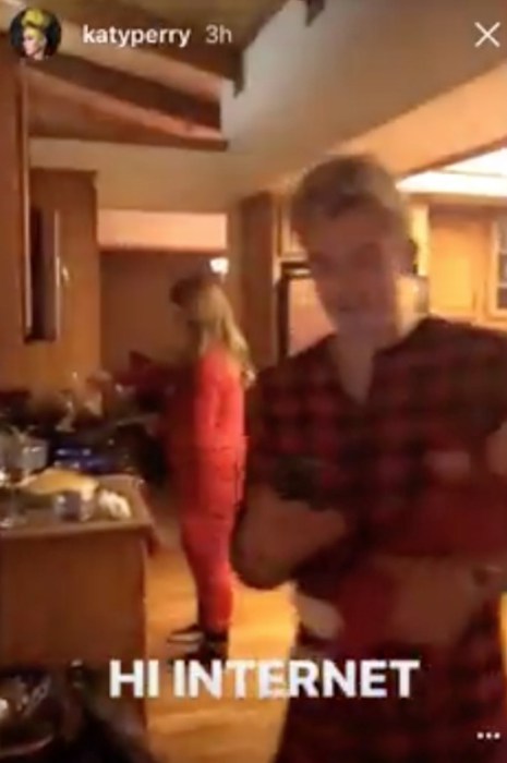orlando-bloom-katy-perry-back-together-thanksgiving-pjs-pics-8-1