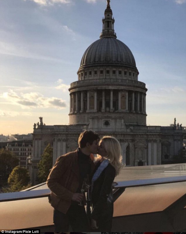 pixie-lott-oliver-cheshire2