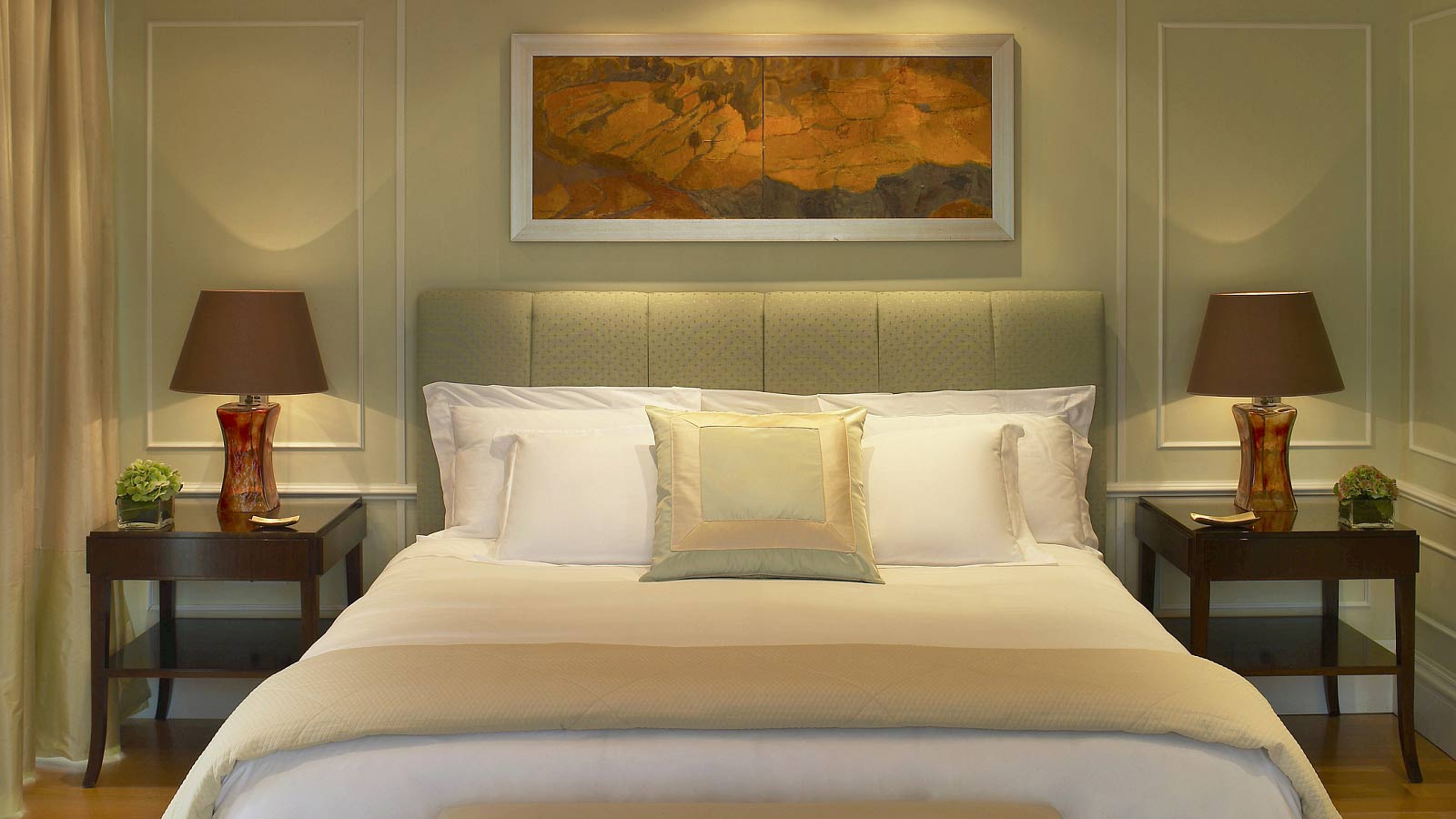 presidentialsuite bedroom1_0