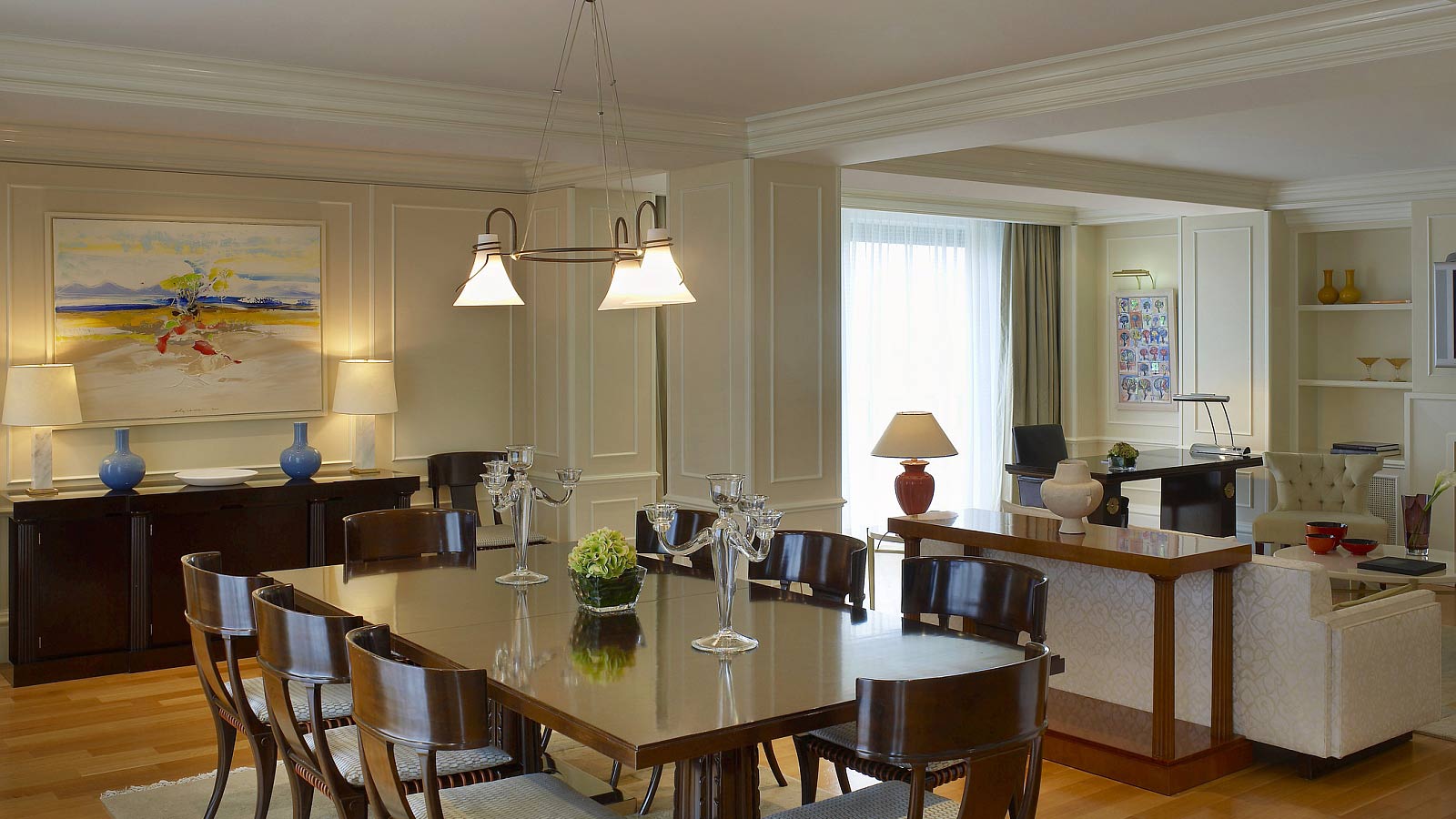presidentialsuite diningroom