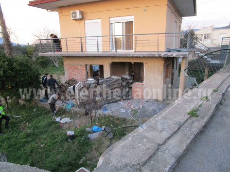 Μεσσηνία: Σκληρές εικόνες σε τροχαίο δυστύχημα - Σκοτώθηκε κάτω από μπαλκόνι σπιτιού [vid]