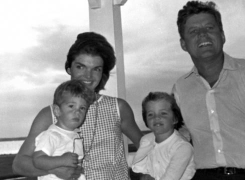 jackie-kennedys-look-at-life-with-jfk-rtcj33r-x-large