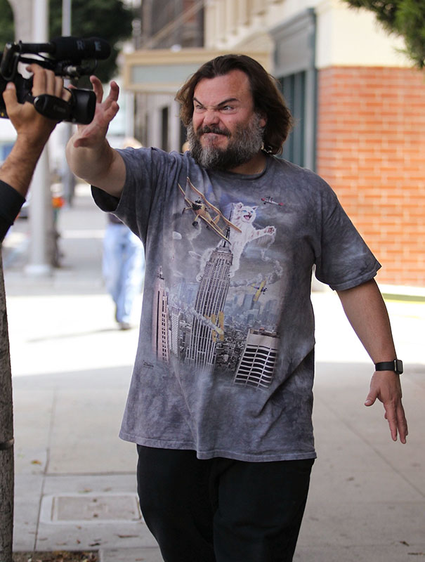funny-celebrity-reactions-to-paparazzi-136-58628e34d4f21__605
