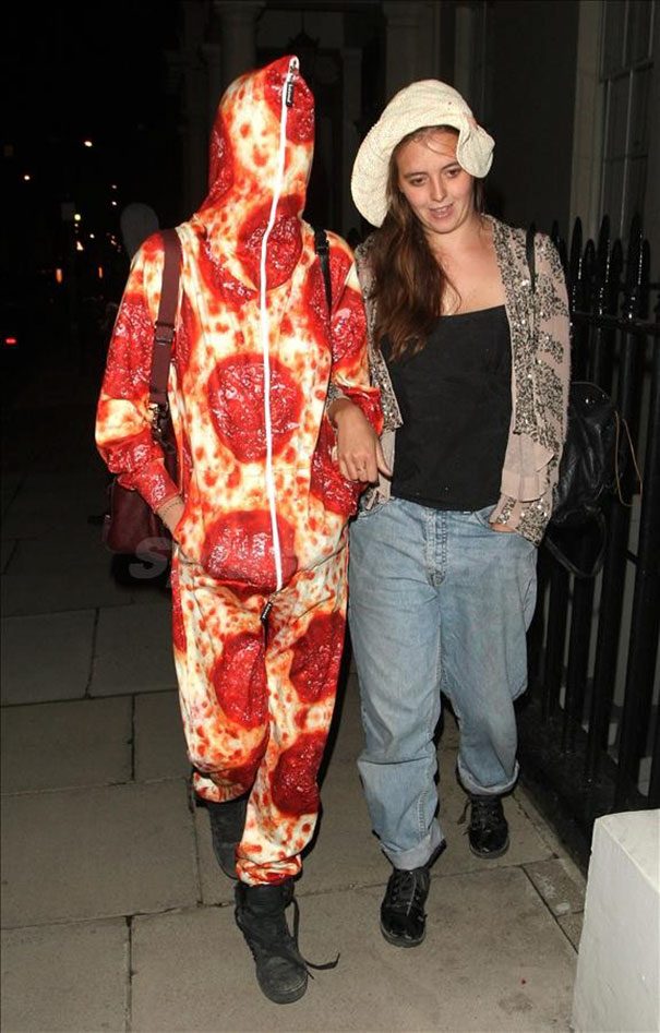 funny-celebrity-reactions-to-paparazzi-30-58625e145eab2__605