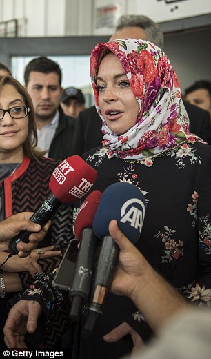 3c2e250600000578-4125174-lohan_in_turkey_in_october-a-23_1484587118370