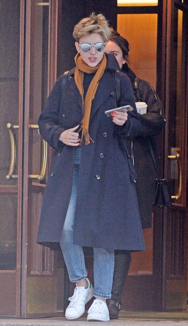 3c815b1400000578-4157330-stepping_out_scarlett_johansson_appeared_all_bundled_up_as_she_s-a-23_1485375394558