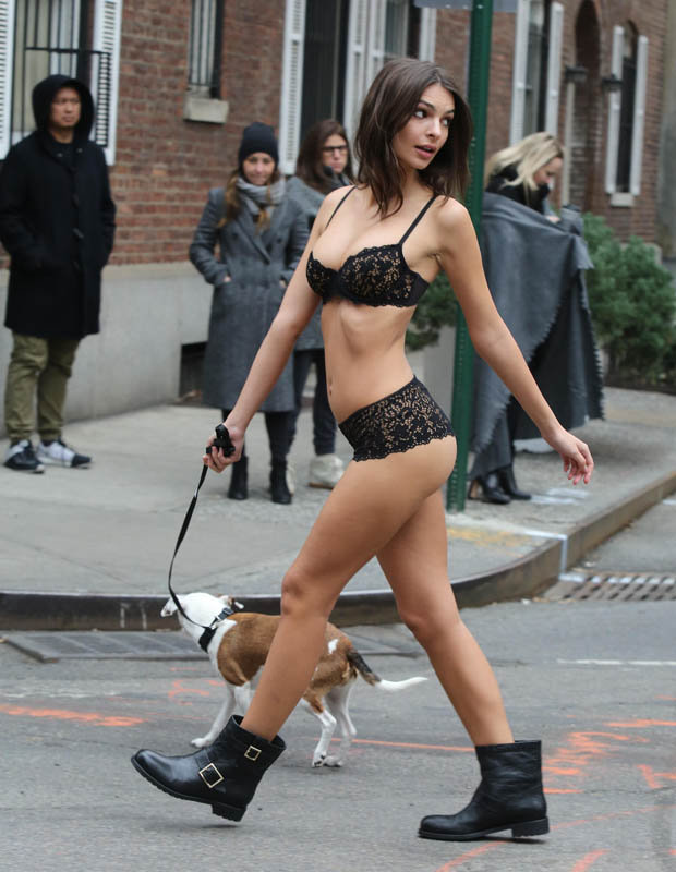 emily-ratajkowski-walks-dog-in-her-underwear-796623