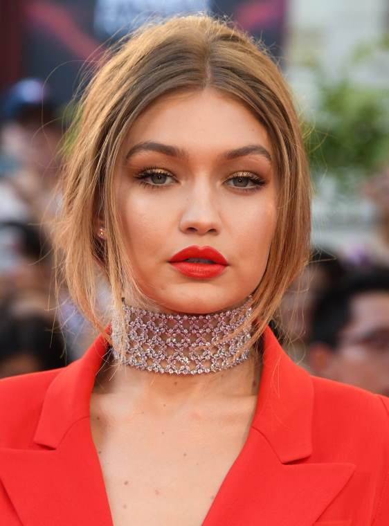 gigi-hadid-choker