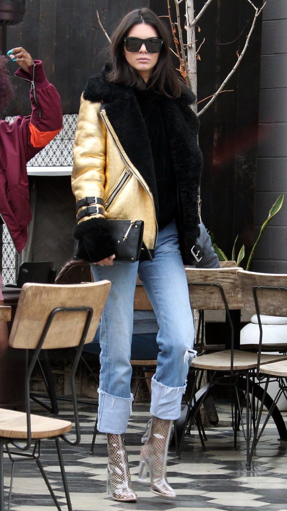 Kendall Jenner went for lunch with friends in West Hollywood. Pictured: Kendall Jenner Ref: SPL1415462 020117 Picture by: JLM / Splash News Splash News and Pictures Los Angeles: 310-821-2666 New York: 212-619-2666 London: 870-934-2666 photodesk@splashnews.com 