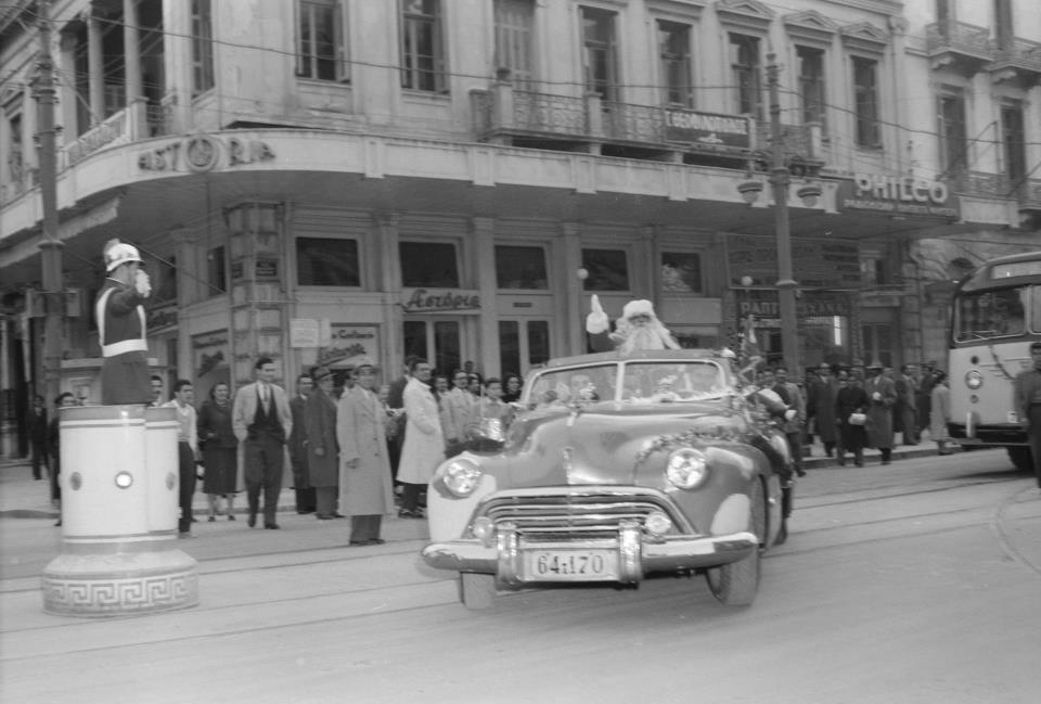 Πώς η Αθήνα υποδεχόταν το νέο έτος πριν από... μισό αιώνα! [σπάνιο φωτογραφικό υλικό]