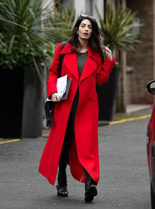 Amal Clooney-pregnant3