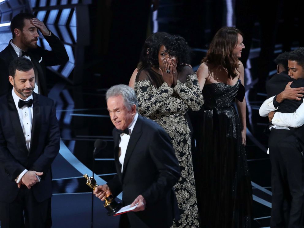 rt-oscars-mix-up-01-as-170226_4x3_992