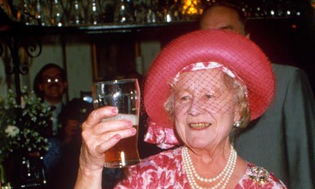 the-queen-mother-visiting-003