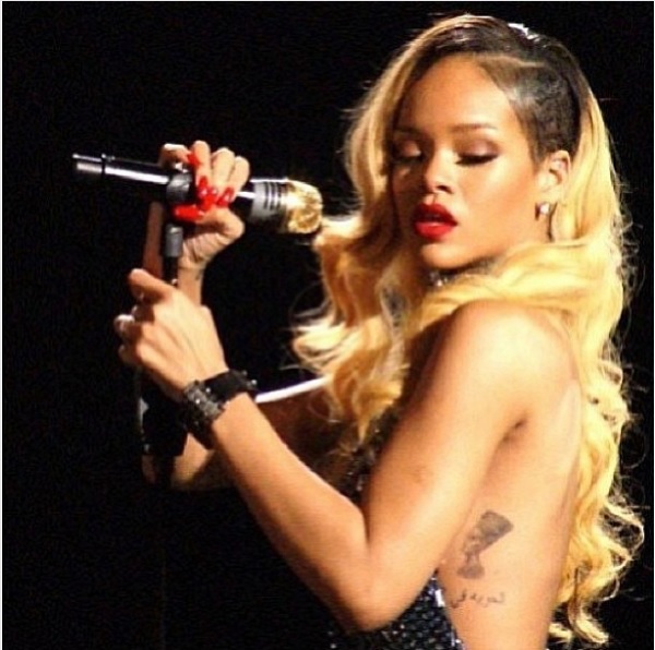 rihanna-15