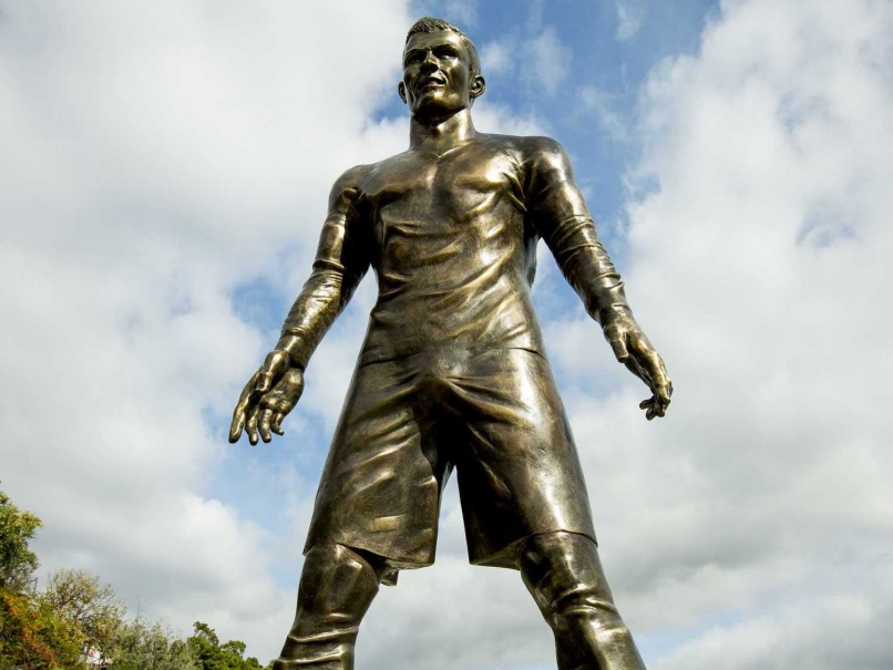cristiano-ronaldo-statue