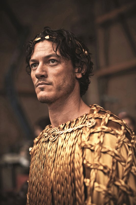 luke evans people 198 (6)