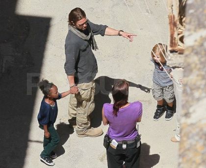 Angelina-Jolie-Brad-Pitts-World-War-Z-Set-Malta-Shiloh-Zahara