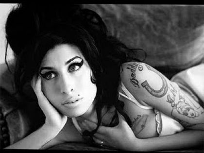 amy_winehouse_dead_27