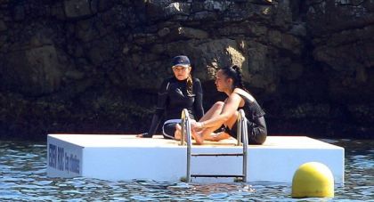 20110826-pictures-madonna-brahim-zaibat-antibes-beach-06