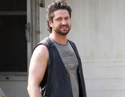 100713-gerard-butler-machine-gun-preacher-setjpg-7f8603b60464e8fd large