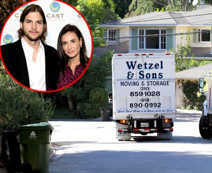 1318607606 ashton-kutcher-demi-moore-467