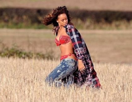 9ee53 Rihanna-Ireland-We-Found-Love-music-video-shoot