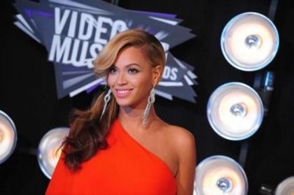 Beyonce-pregnant-at-the-MTV-Music-Awards-2011