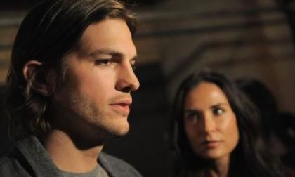 demi moore ashton kutcher apomononontai vroyn 2181469 b