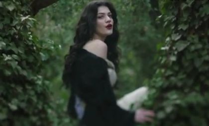 La la love-Ivi Adamou-clip