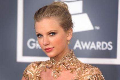 Taylor-Swift-2012-Grammys