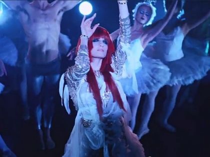 Florence-And-The-Machine-Spectrum-music-video-600x450